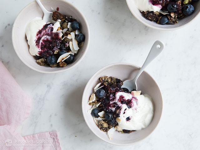 Low-Carb Blueberry Chia Crisp