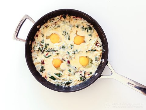 Creamy Eggs with Gruyere Cheese (keto, low-carb, vegetarian) Creamy Eggs with Gruyere Cheese