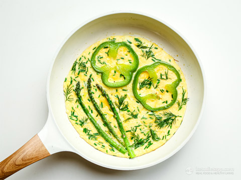 Green Spring Cheese Omelet (low-carb, vegetarian, keto) Green Spring Cheese Omelet