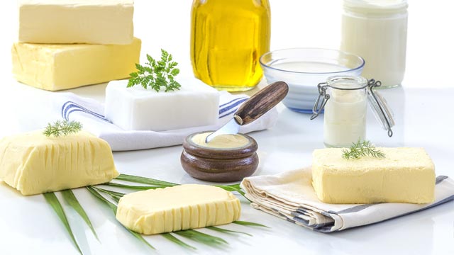 All you need to know about fat on a low-carb ketogenic diet Complete Guide to Fats & Oils on a Low-Carb Ketogenic Diet