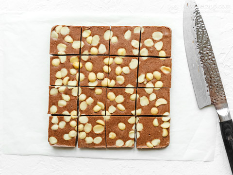 High-Protein Chocolate Macadamia Halva (low-carb, sugar-free, dairy-free) High-Protein Chocolate Macadamia Halva