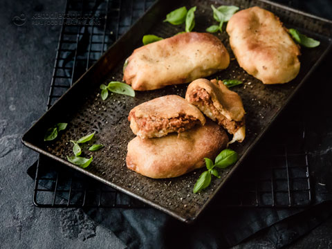 Low-Carb Italian Stuffed Bread Bites (keto, gluten-free, grain-free) Low-Carb Italian Melt Bread Pockets