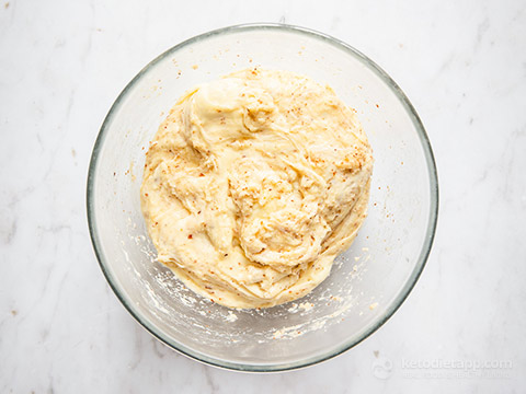 Keto Skillet Bread with Cheesy Caramelized Onion Dip (low-carb, grain-free, gluten-free) Keto Skillet Bread with Cheesy Caramelized Onion Dip