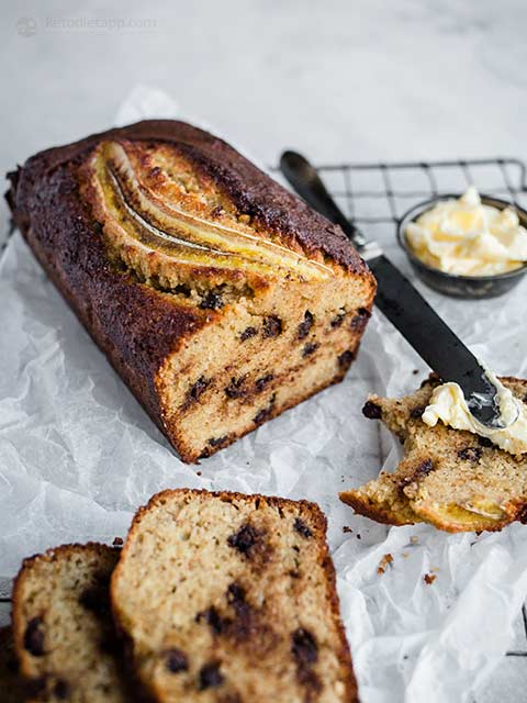 Low-Carb Chocolate Chip Banana Bread (low-carb, paleo, grain-free) Low-Carb Chocolate Chip Banana Bread