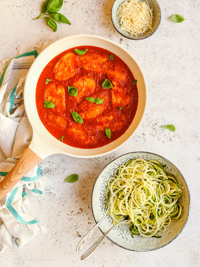Low-Carb Marinara Halloumi Skillet